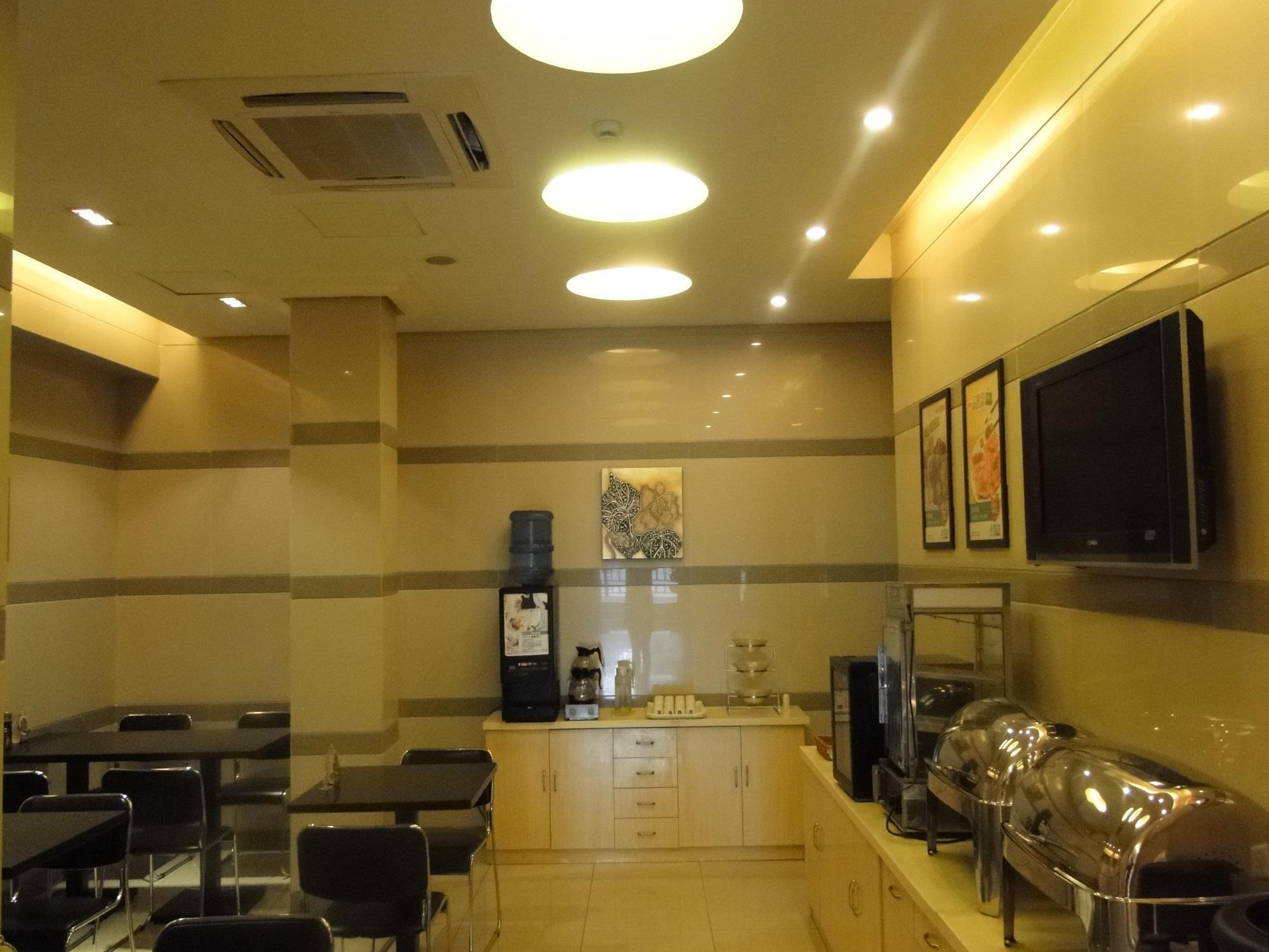 Jinjiang Oriental Pearl Tower Hotel