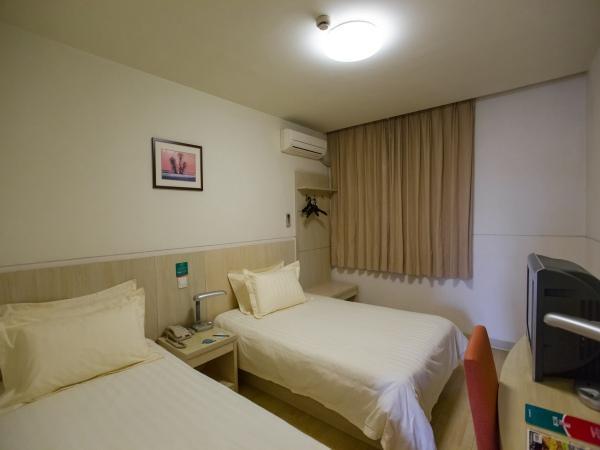 Jinjiang Oriental Pearl Tower Hotel