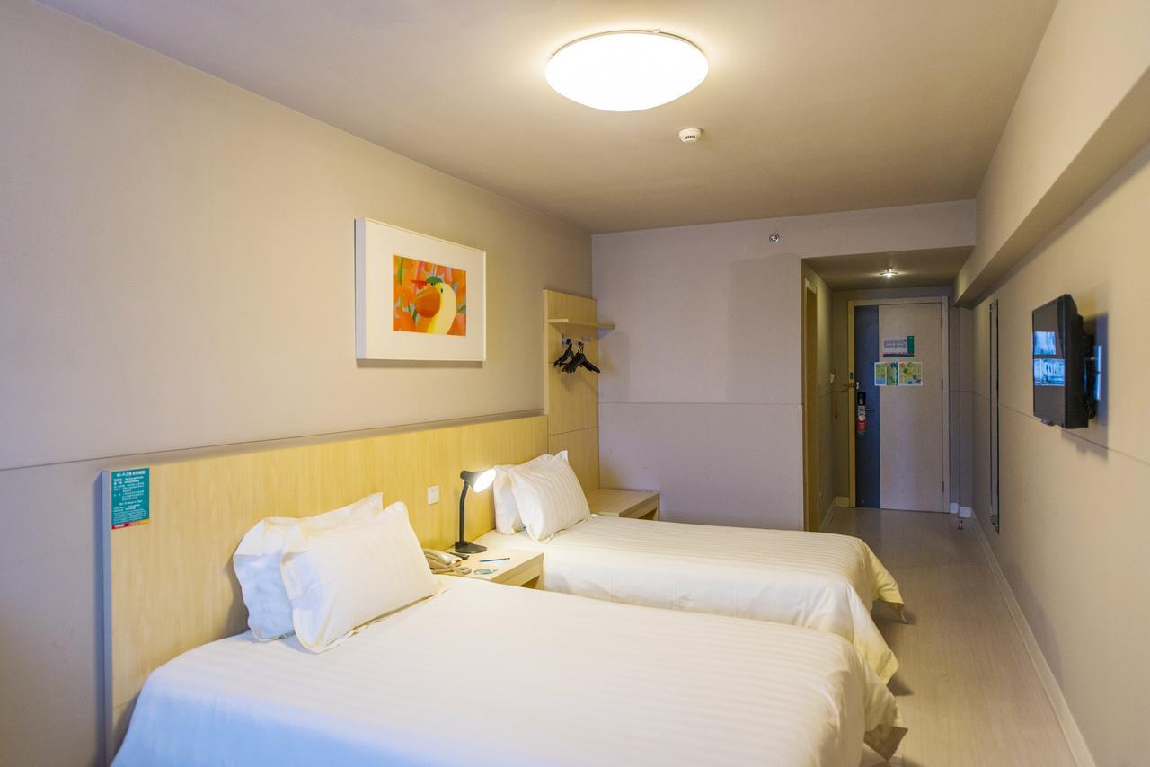 Jinjiang Oriental Pearl Tower Hotel 3*
