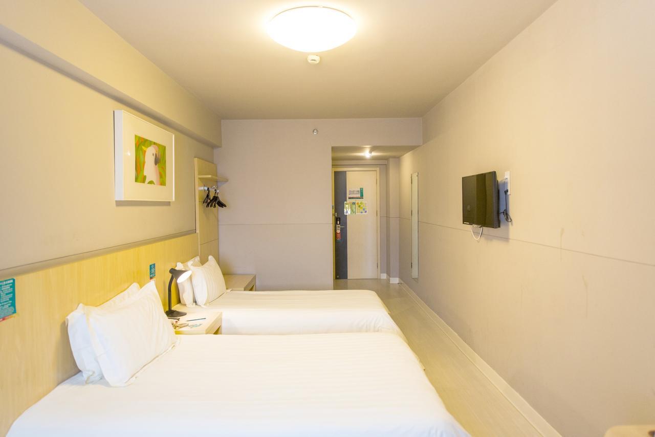 Hotel Jinjiang Oriental Pearl Tower 3*