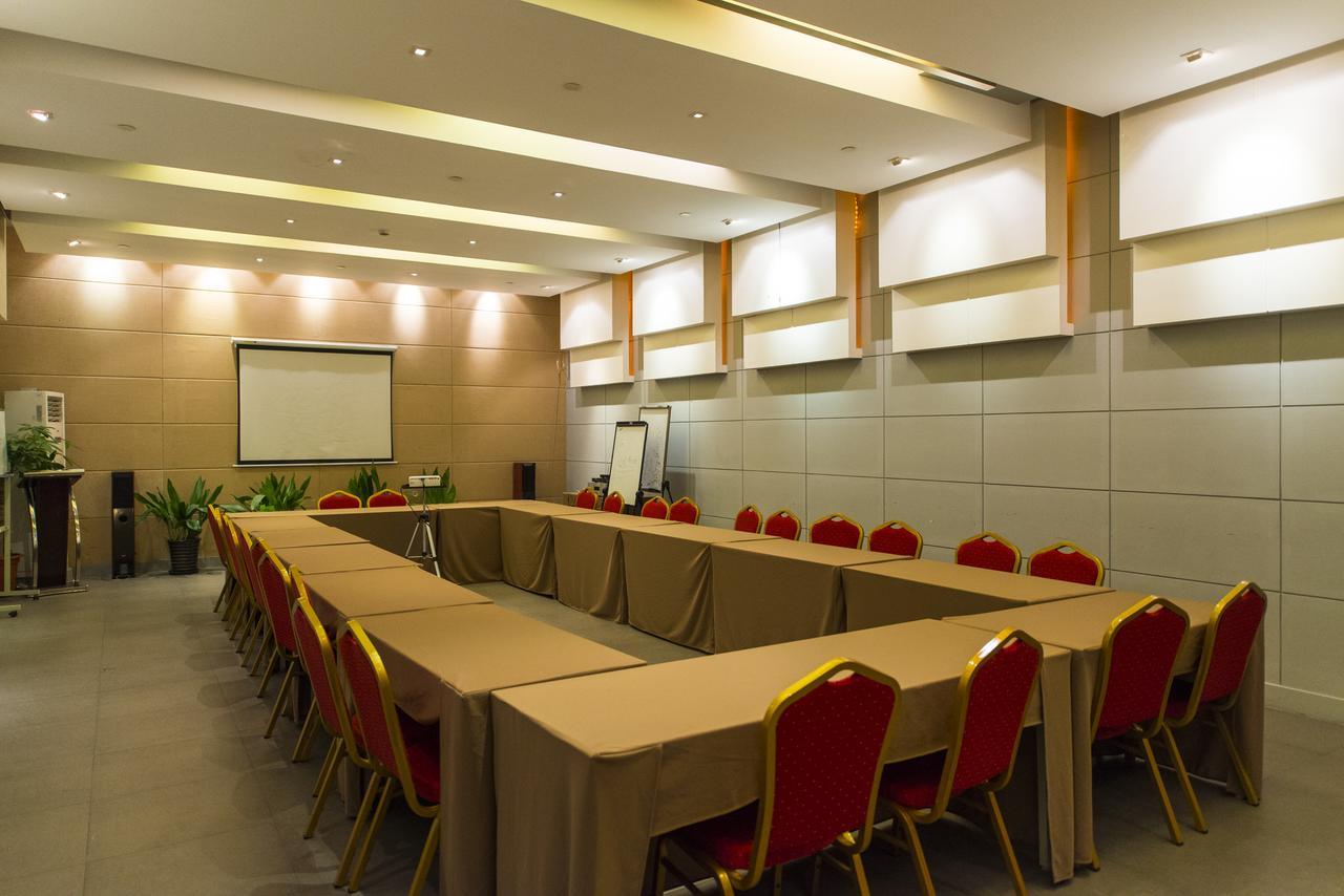 Jinjiang Oriental Pearl Tower Hotel