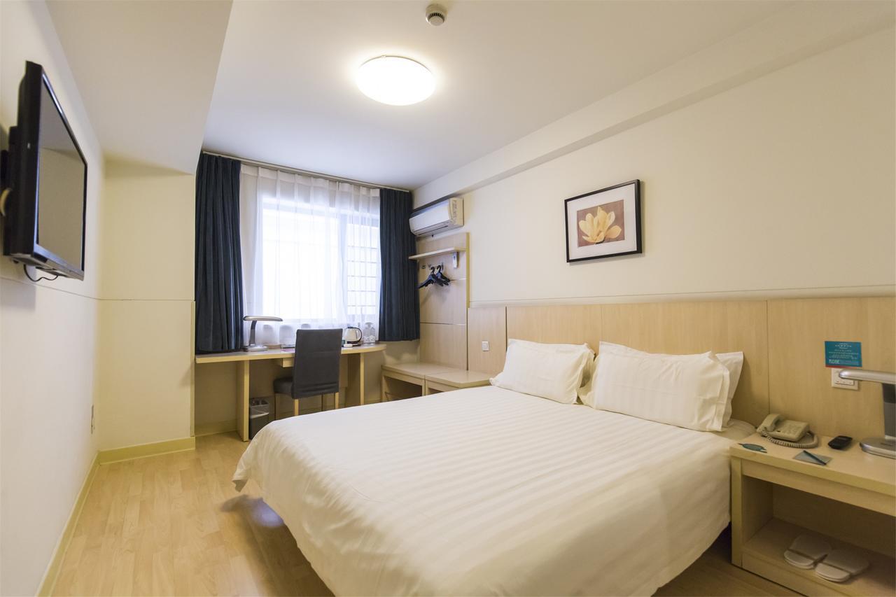 Jinjiang Oriental Pearl Tower Hotel